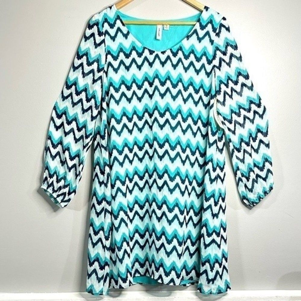Tacera Women’s size medium blue and aqua chevron dress slit sleeves 219B3